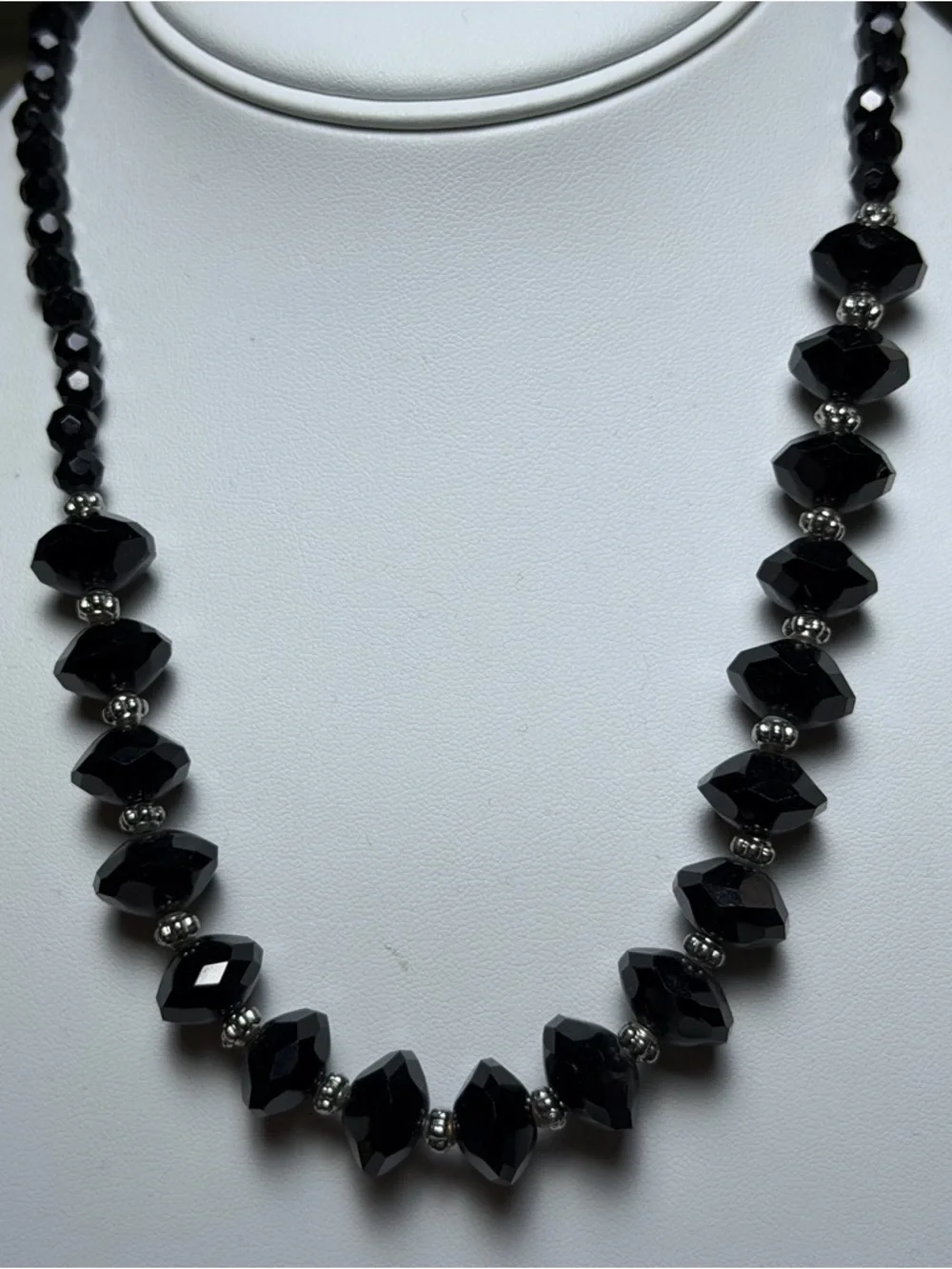 18” Black Faceted Glass Bead Necklace Silver Tone Graduated Elegant Statement